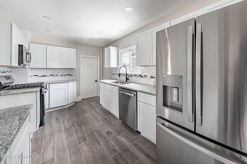 4th image of 3 W Madison Avenue