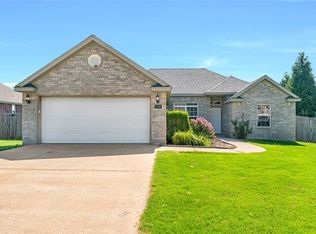 530 Bonanza St, Centerton, AR 72719