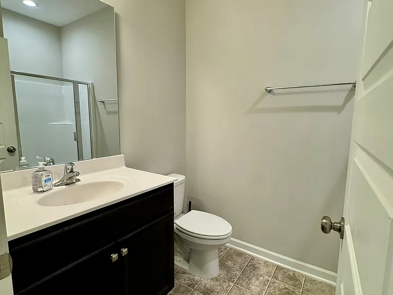 Bathroom (1st Floor)