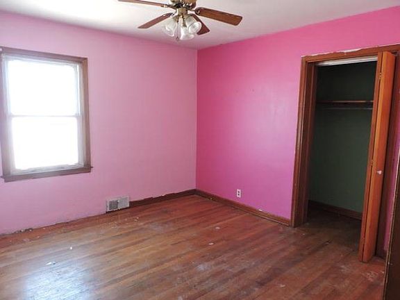 4th image of 112 W 5th St
