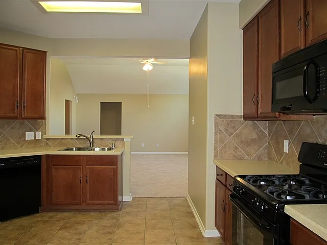 2423 Lofty Falls Ct — Photo 4