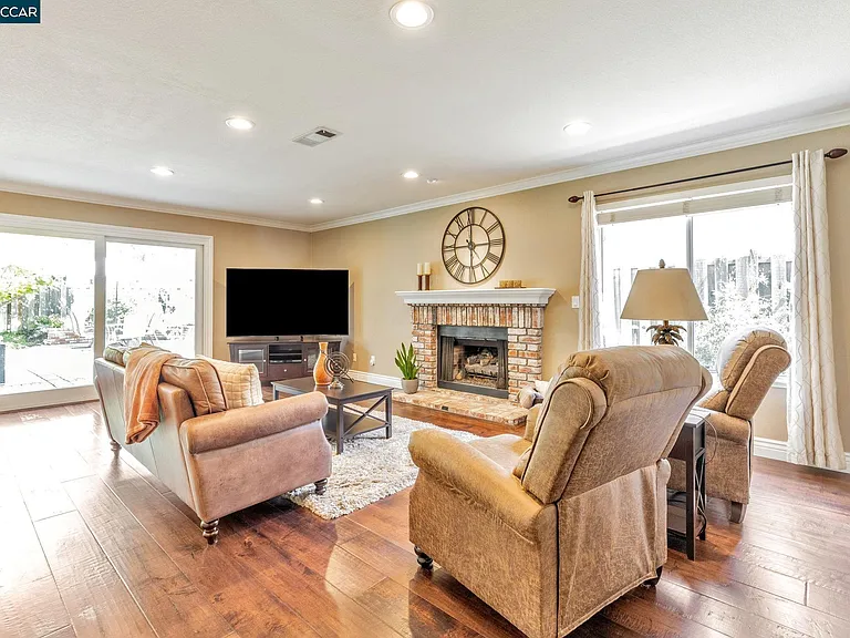 668 Sun Tree Ct — Photo 13