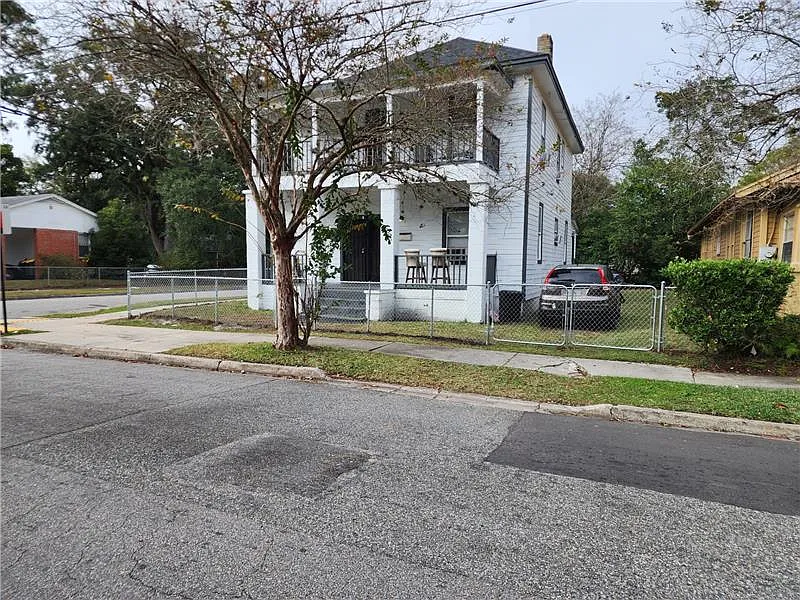 1 bed, 1.5 bath, 125 sqft, $525 — Photo 2