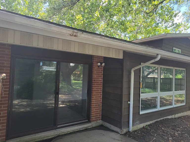 305 Naples Dr — Photo 5