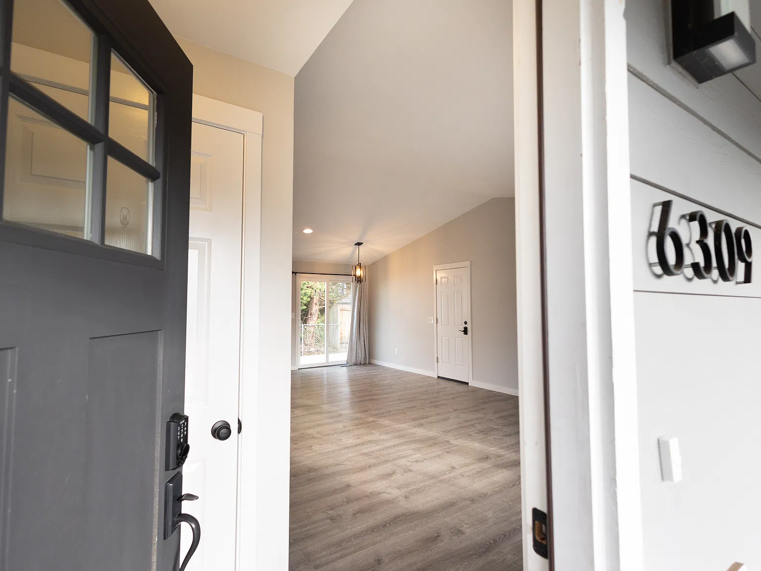 3 bed, 1046 sqft, $3,000 — Photo 4