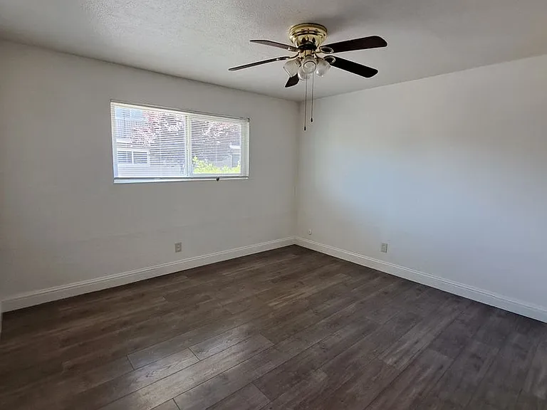 207 Brown St — Photo 8