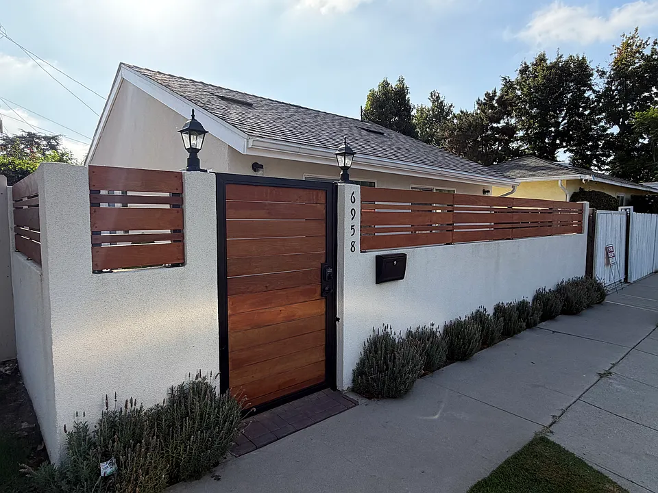 6958 Noble Ave