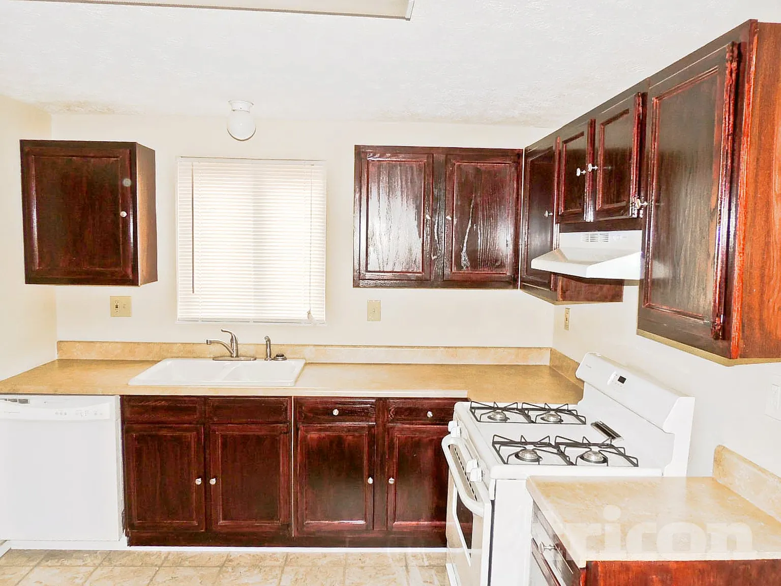 6126 Raintree Bend Lithonia GA — Photo 4