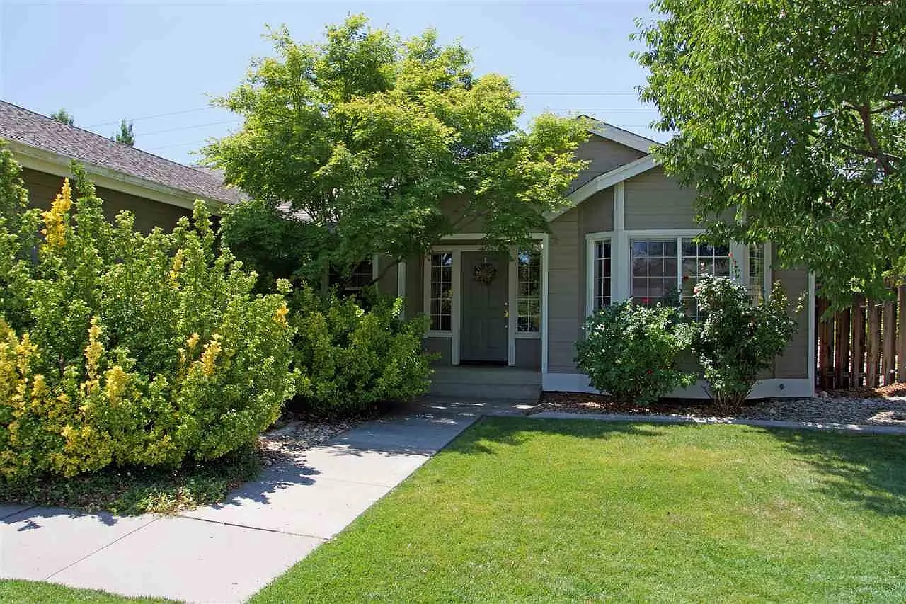 15990 Ironhorse Dr photo 1