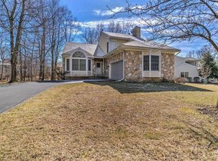 17 Boxwood Dr, Monroe Township, NJ
