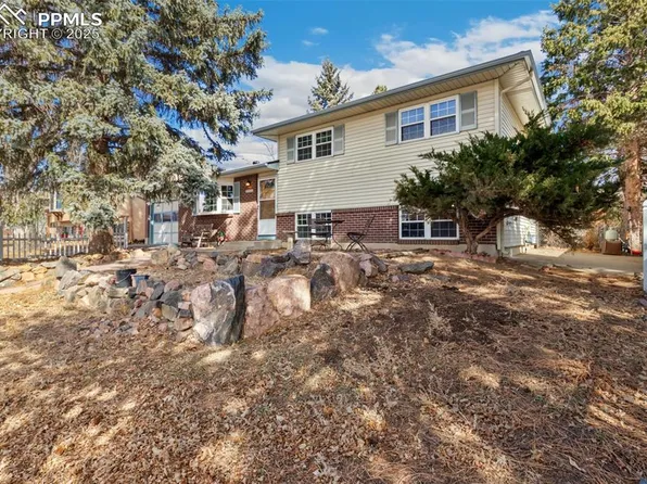 4623 La Cresta Dr, Colorado Springs, CO 80918