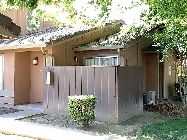 4008 Elmo Loop #D — Photo 1