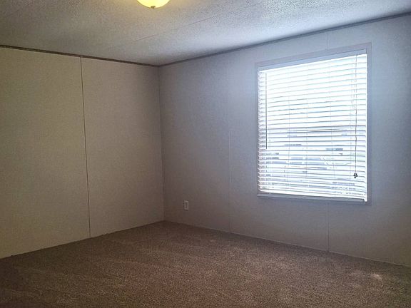 4th image of 903 Harolds Rd