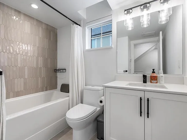 707 Robinson St #108 — Photo 10