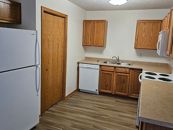 4th image of 4002-4092 Acorn Ct #4012