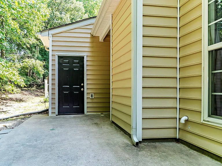 208 Sir William Ln — Photo 26