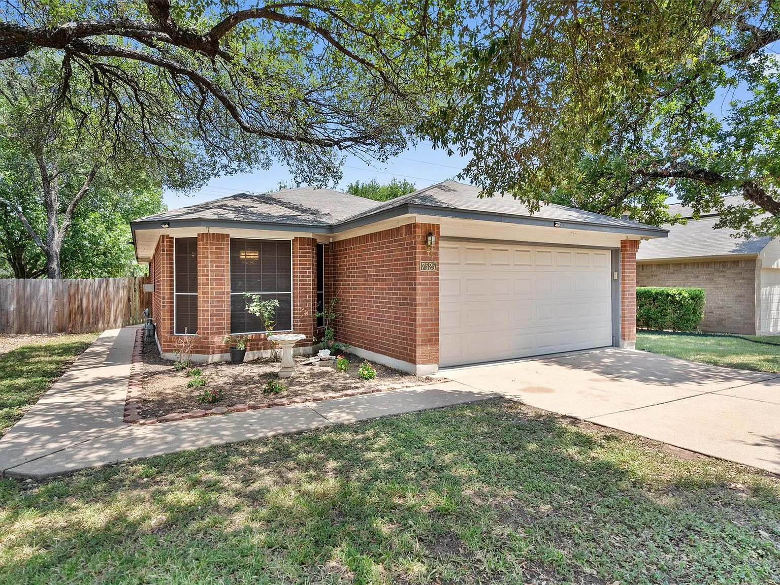 3 bed, 2.0 bath, 1337 sqft, $2,100 — Photo 1
