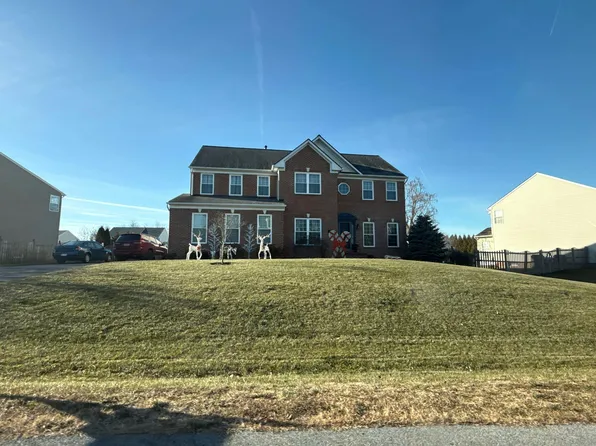 243 Pebble Beach Dr, Charles Town, WV 25414