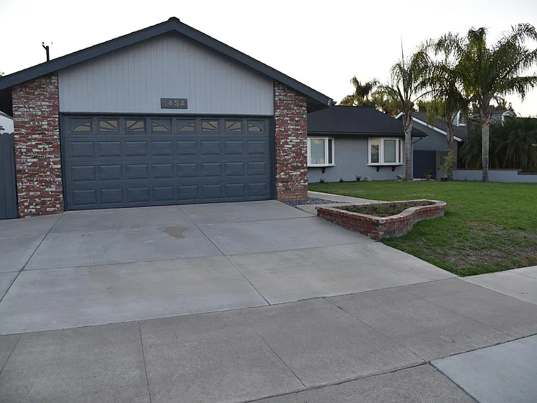 1434 N Kathleen Ln — Photo 2