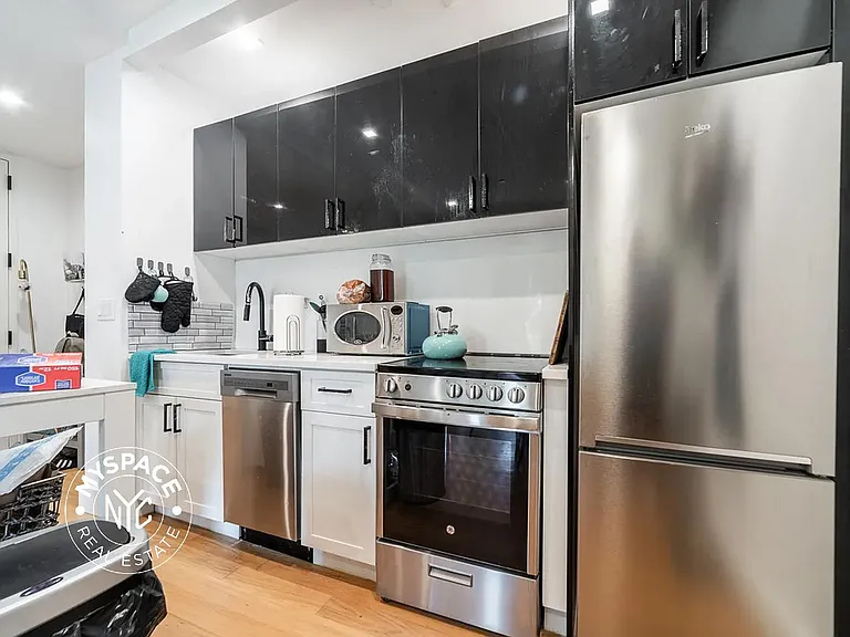 19 E 31st St #4B — Photo 3