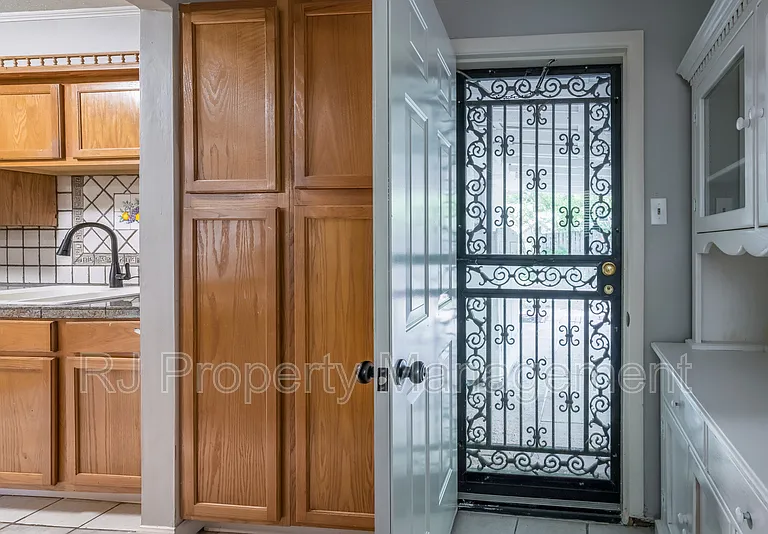 5998 Polk St — Photo 29