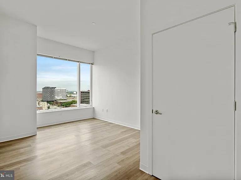 569 N 5th St #610 — Photo 10