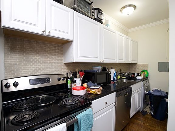 3rd image of 3345 N Marshfield Ave #D502