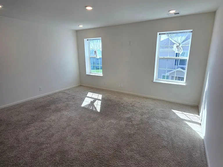 1123 Hawk Hollow Dr — Photo 13