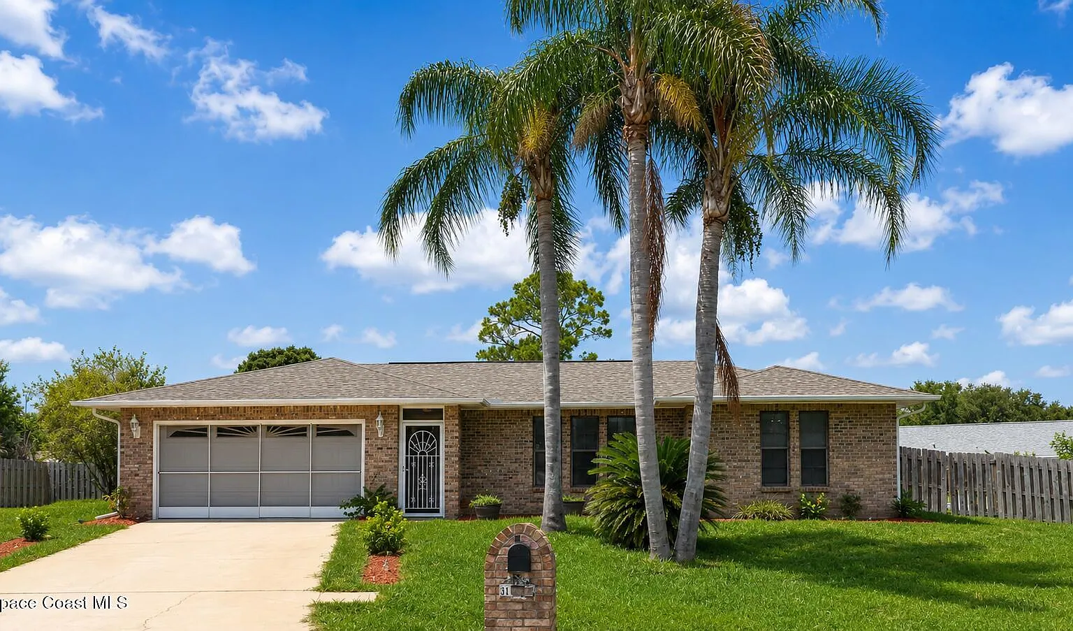 3 bed, 2.0 bath, 1681 sqft, $2,300 — Photo 1