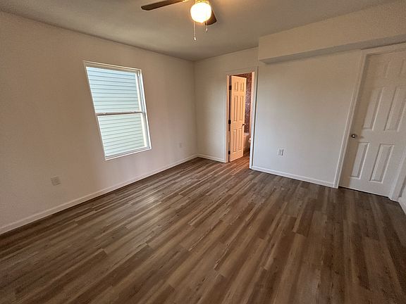 5th image of 3318 Broadway St