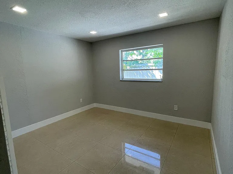 2137 SW 25th St — Photo 11