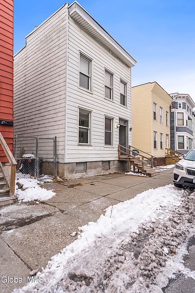 2nd image of 27 N Lake Avenue