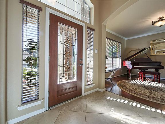 4th image of 26 S Oriel Oaks Cir