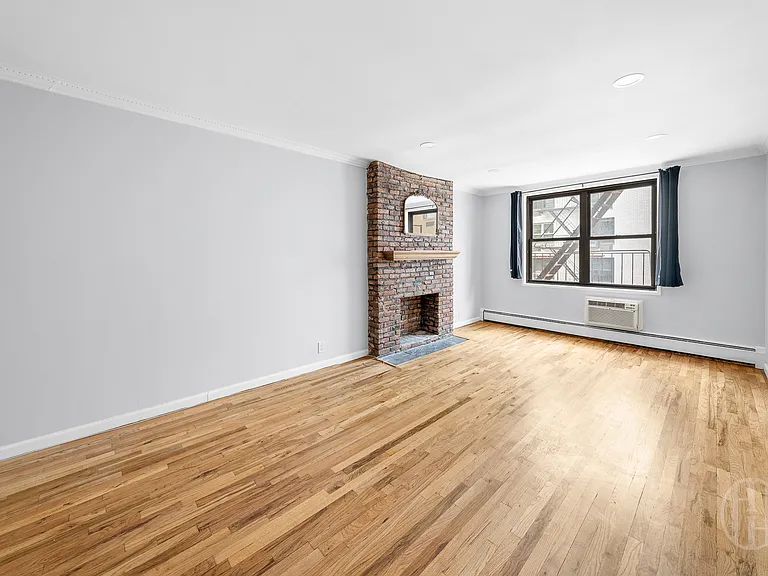229 E 29th St #3E — Photo 3