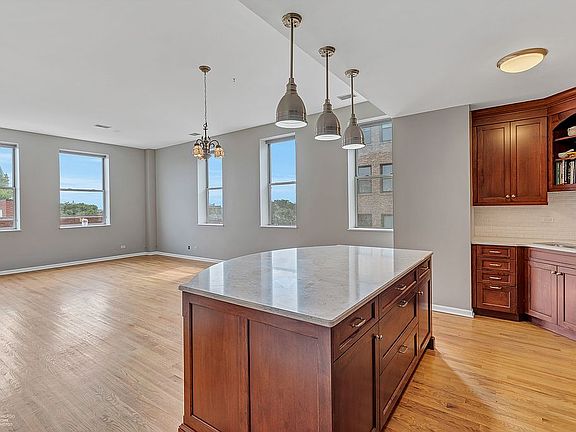 5th image of 1350 W Fullerton Ave APT 522