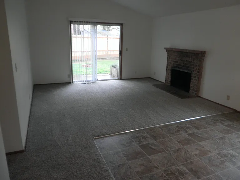 980 SW 178th Pl — Photo 8