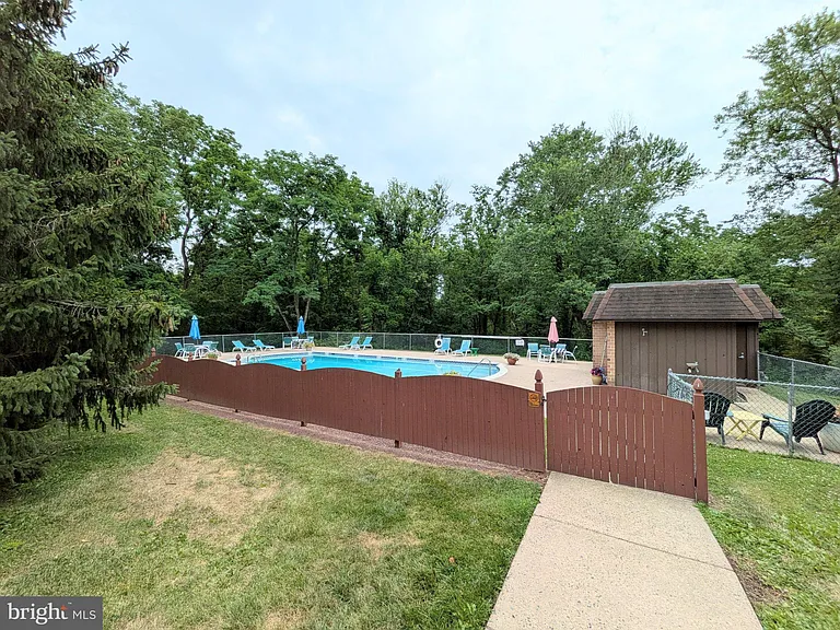 34 Hermitage Dr #34 — Photo 32