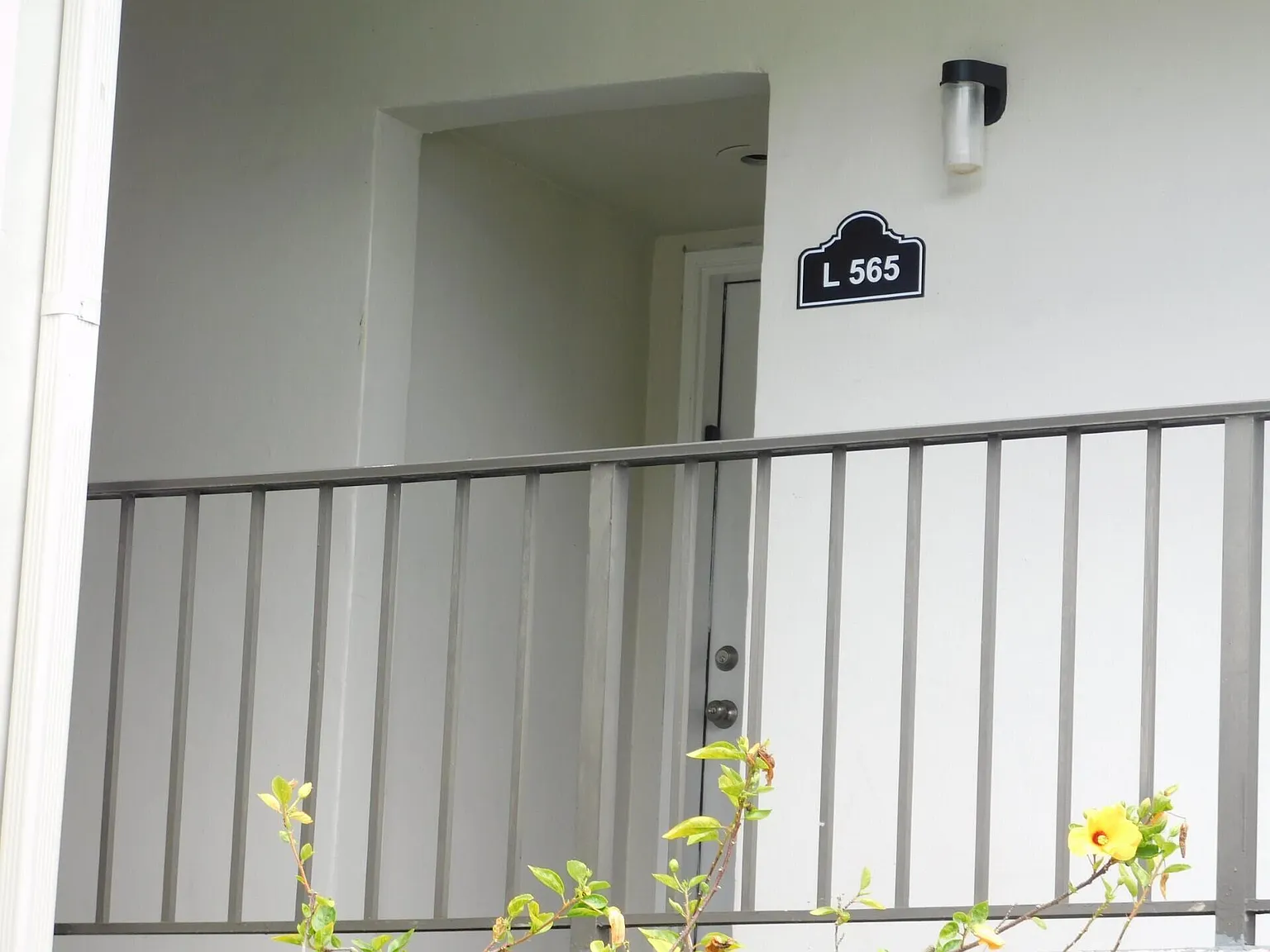 2 bed, 2.0 bath, 1040 sqft, $1,600 — Photo 2
