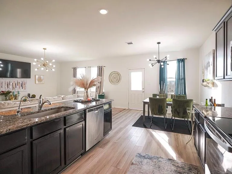 7943 Vacek Meadows Loop — Photo 14