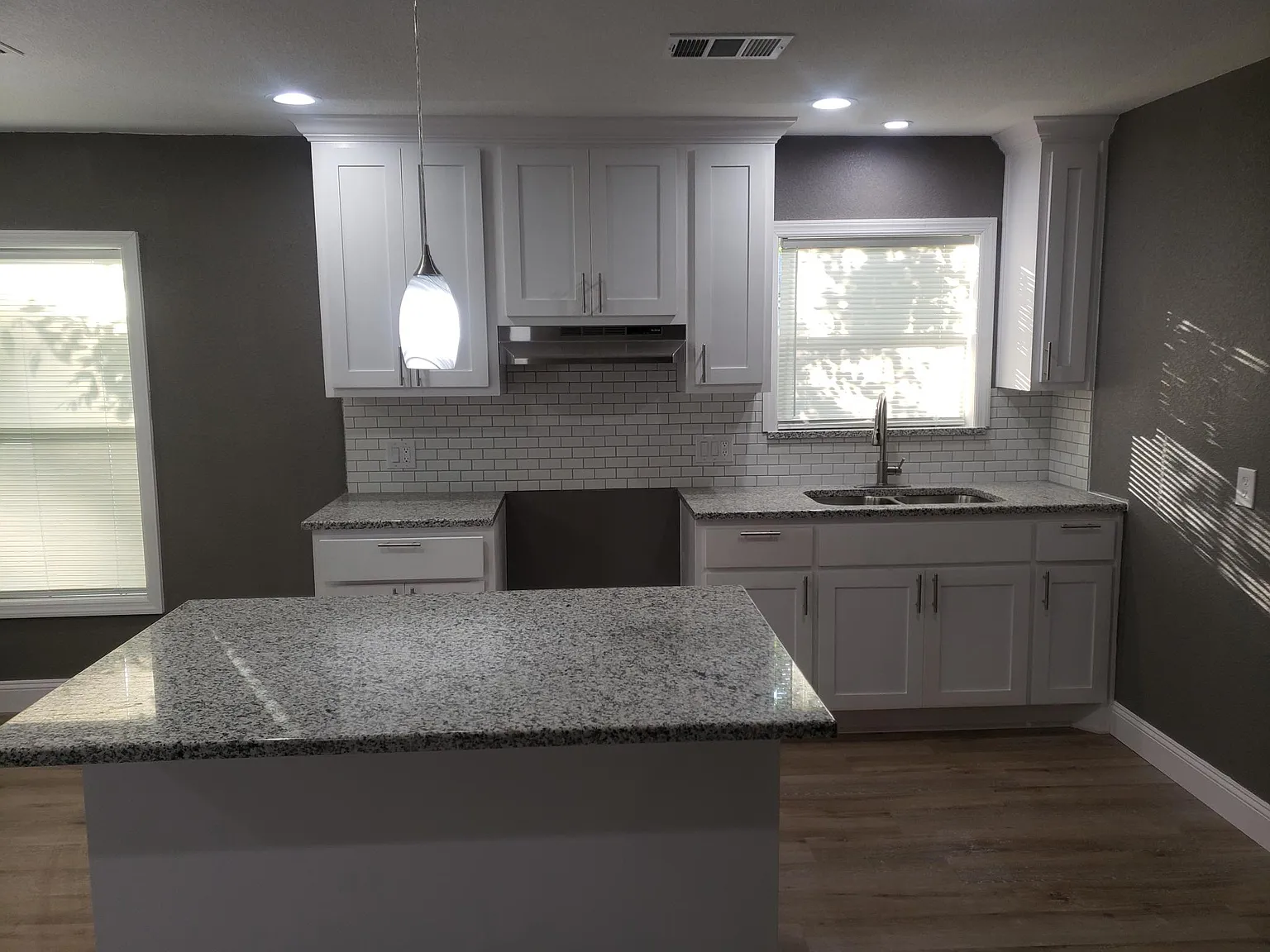 925 N 28th St — Photo 3