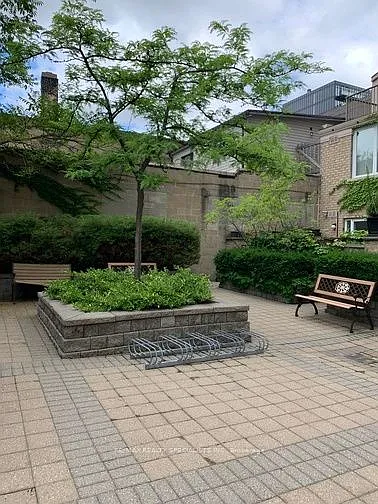 140 Bathurst St #208 — Photo 30