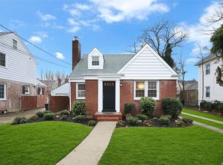 39 Morris Ave, Malverne, NY 11565