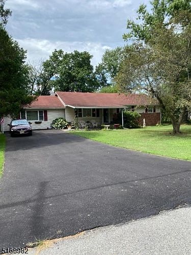 1st image of 122 Sunnyview Ave