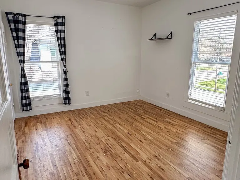 821 S Campbell Ave #B — Photo 6