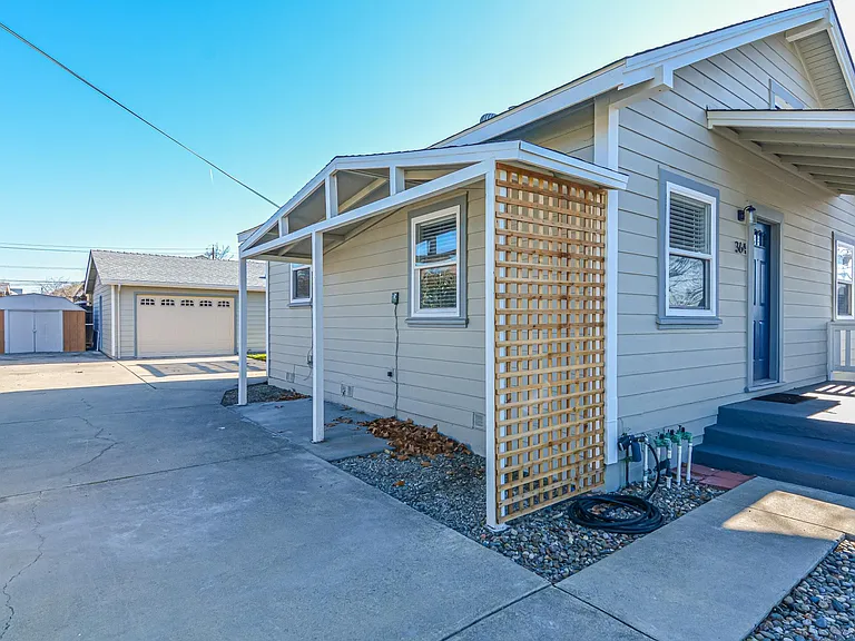 364 N M St — Photo 5