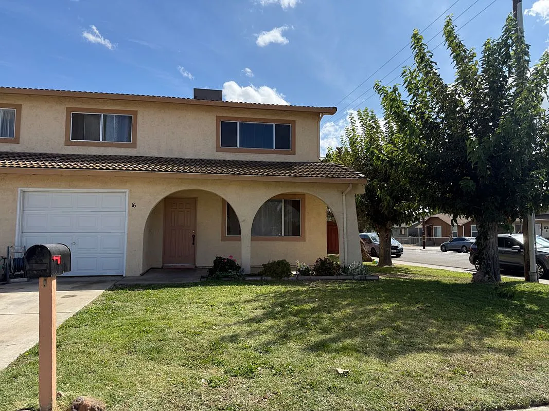 3 bed, 1.5 bath, 1308 sqft, $2,350 — Photo 3