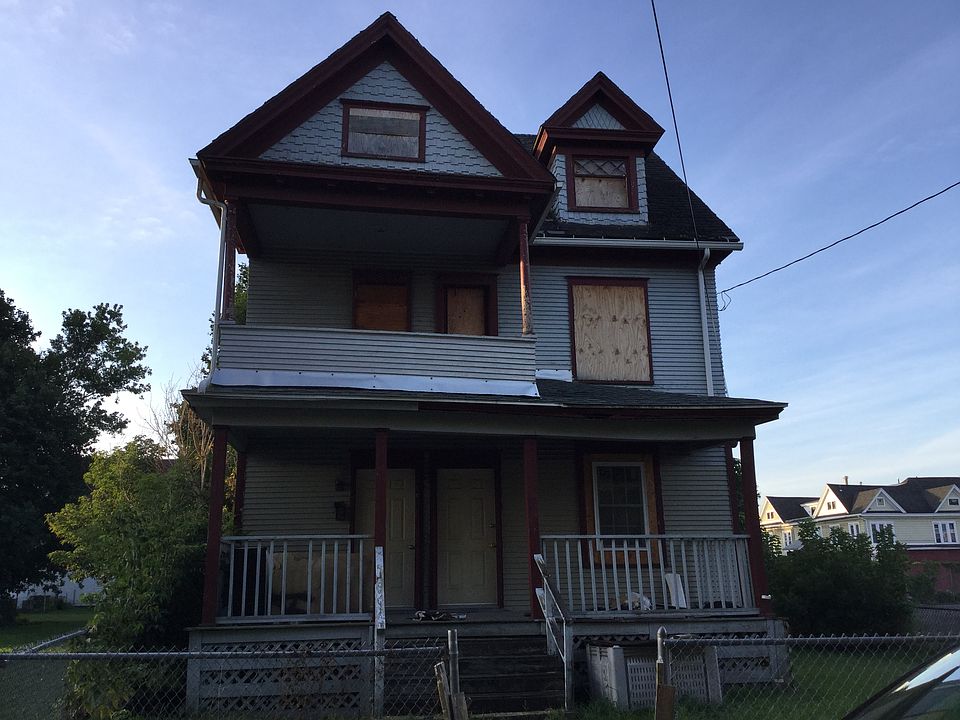 1st image of 118-20 E Borden Ave