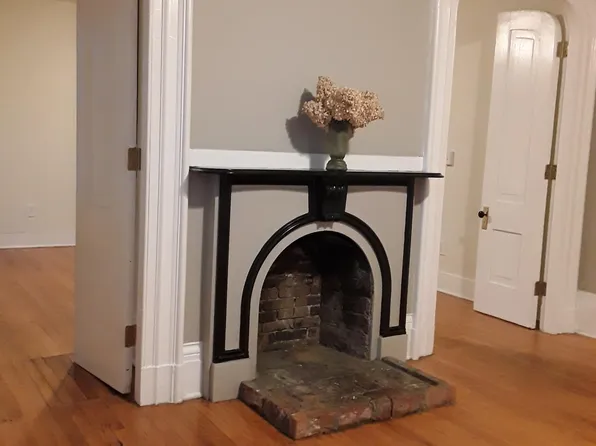 8 Pleasant St APT 1, South Deerfield, MA 01373