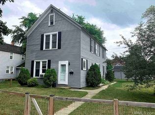 721 Minnesota Ave, Gladstone, MI 49837