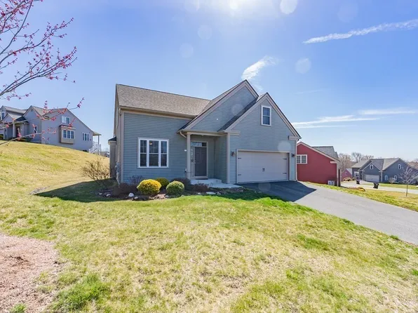 6 Junction Station Rd, Southwick, MA 01077